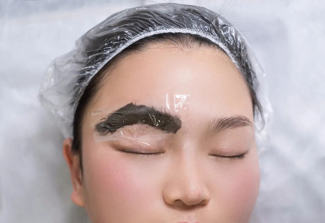 纹绣师第1次纹眉注意的事项,纹绣知识分享纹眉颜色过浓怎么办