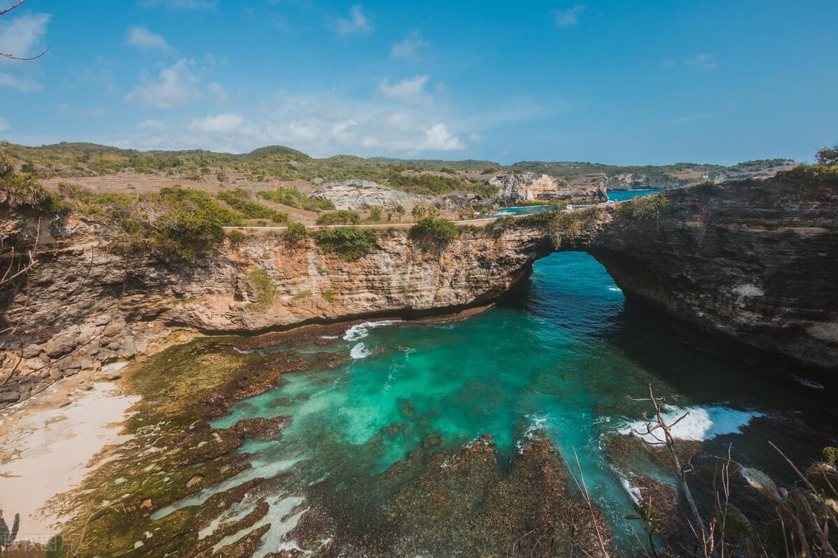 一亿人住在一个小岛上，印度尼西亚是怎么样的一个国家？