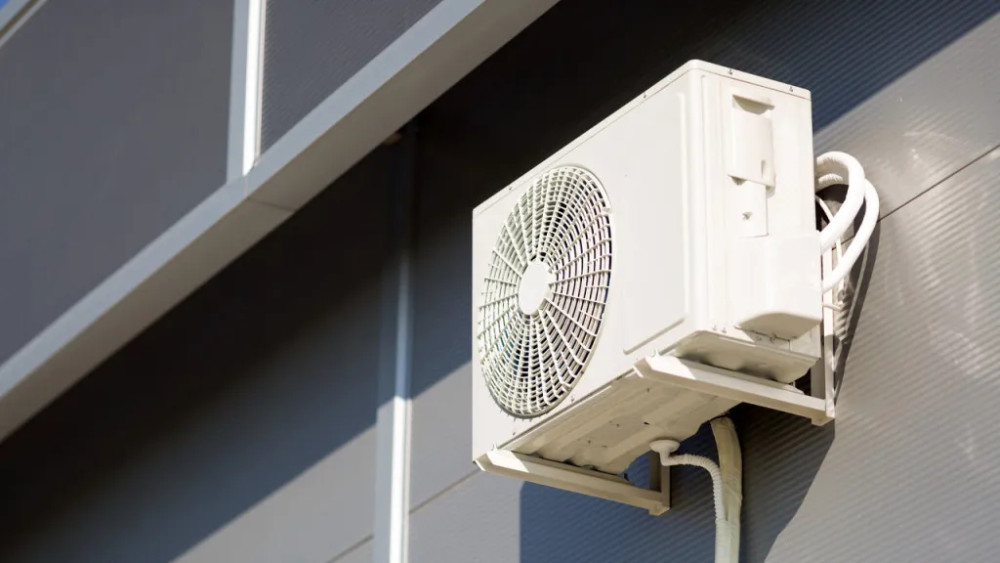 空调高空费按一台收还是按一次收,买空调时说免费安装上门又收费