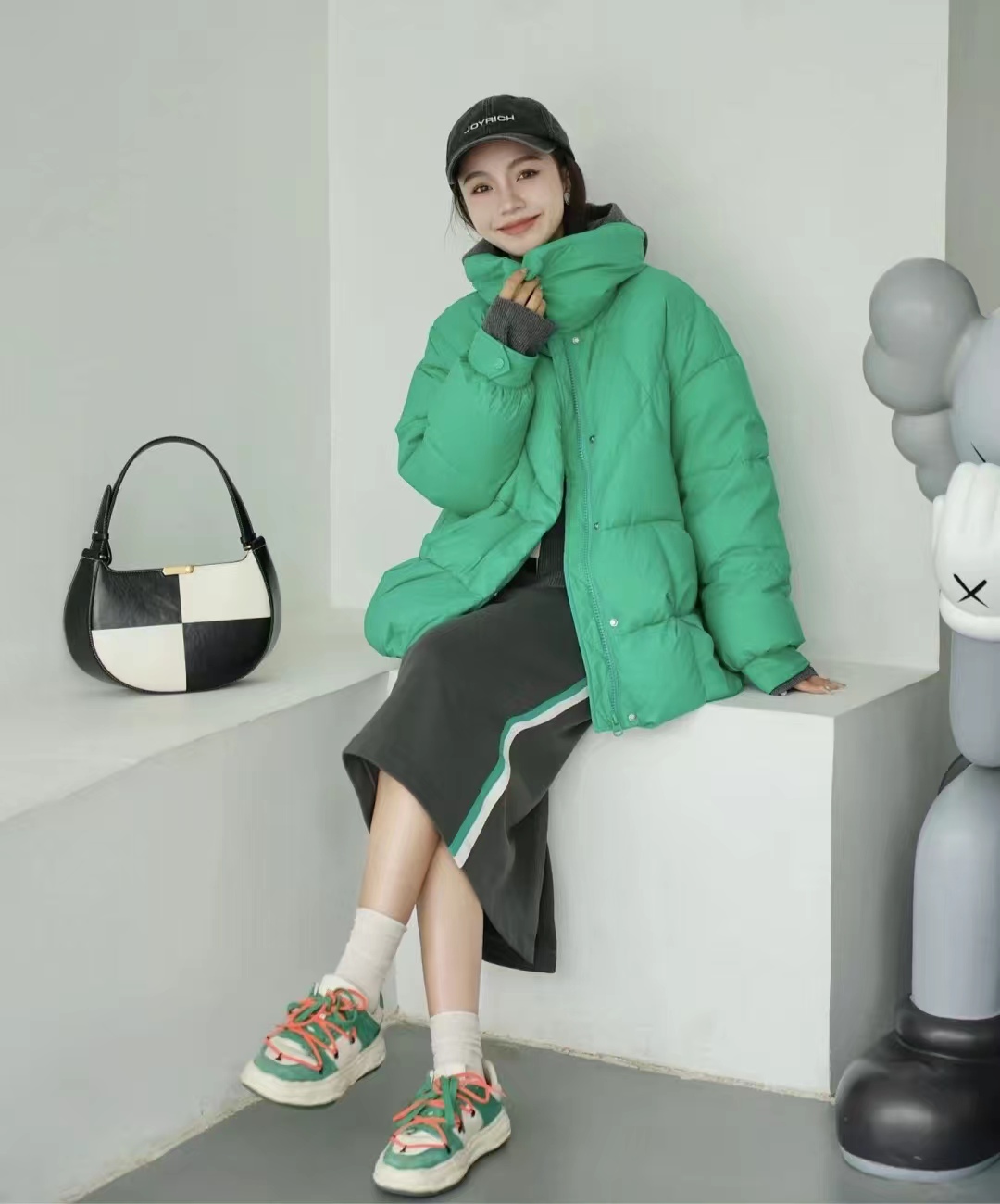 冬季穿什么颜色的羽绒服比较百搭,每个色系都很好看