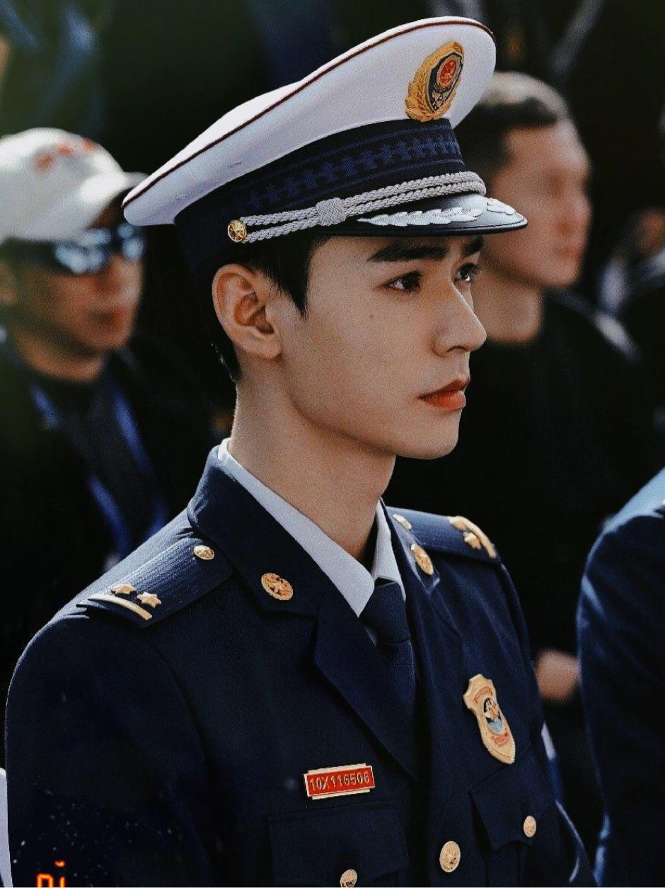 推书君第126期：左手牵你，右手敬礼——军旅文（女频）