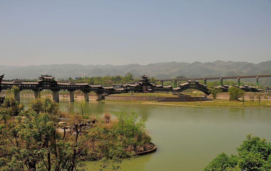 踏迹寻音:“东南佳山水武陵花雨深”的重庆黔江