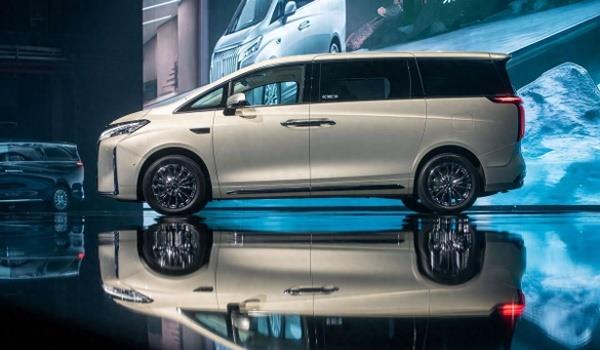 魏牌高山mpv尊贵实测,魏牌全新mpv高山亮相