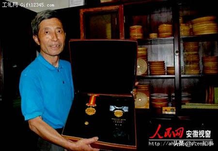 恒安国际集团董事局主席施文博,恒安集团施文博和许连捷关系