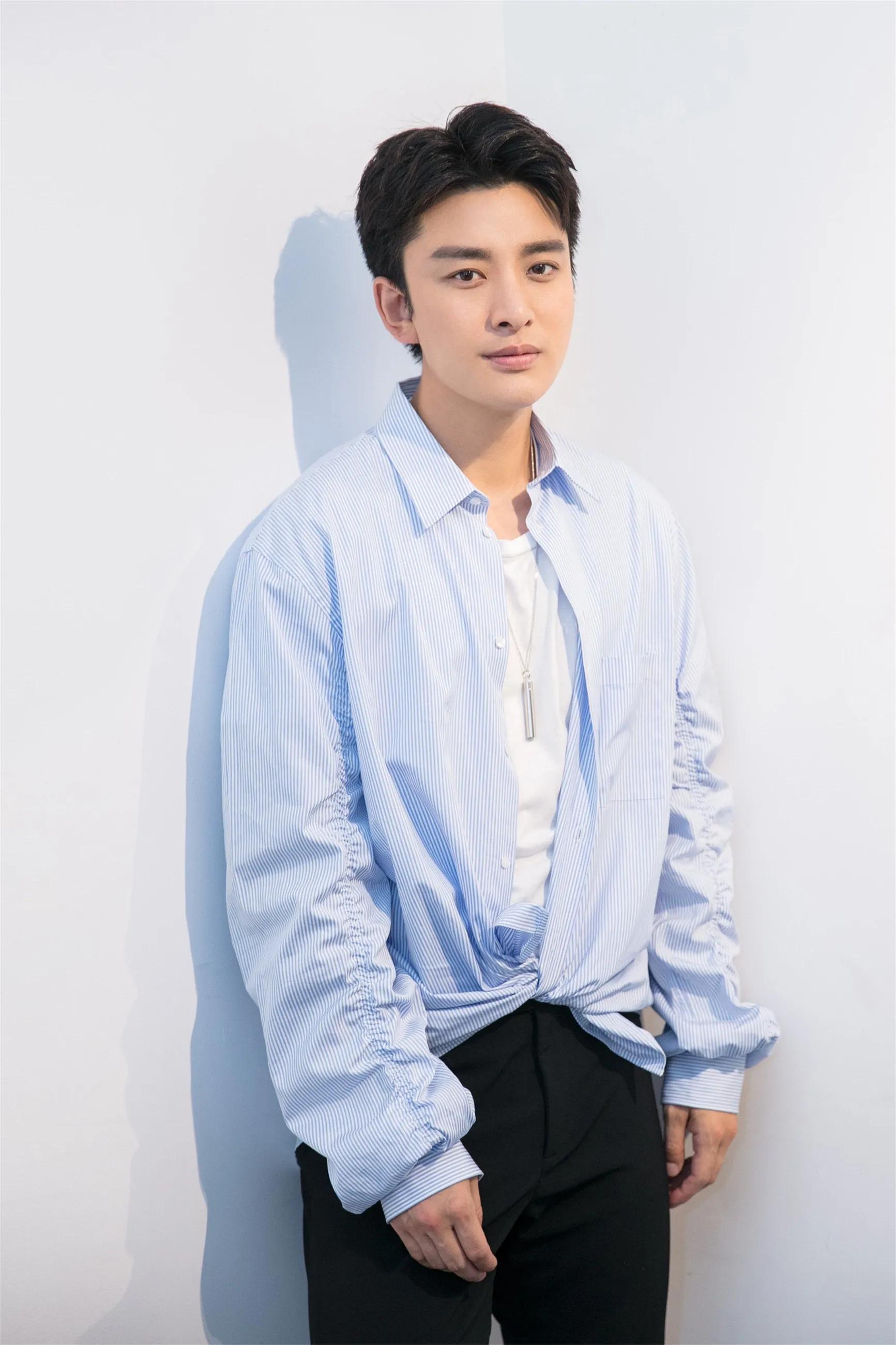 印小天在国外跳舞视频,印小天泰国街头尬舞被嘲