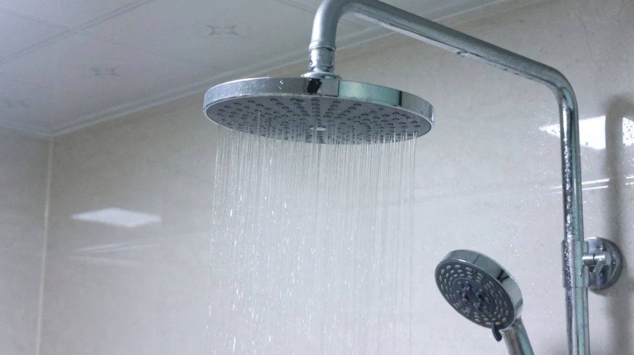 女性洗澡时，会站着小便？别害羞，这3个健康常识，女性需了解