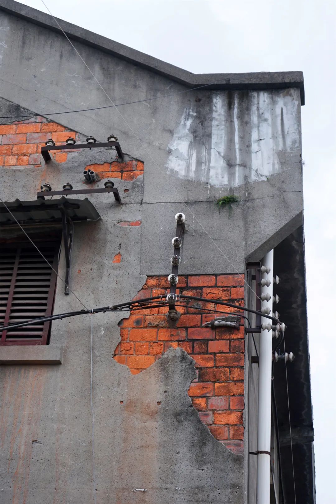 穿越五块石的百米窄巷，打开铁半城的光