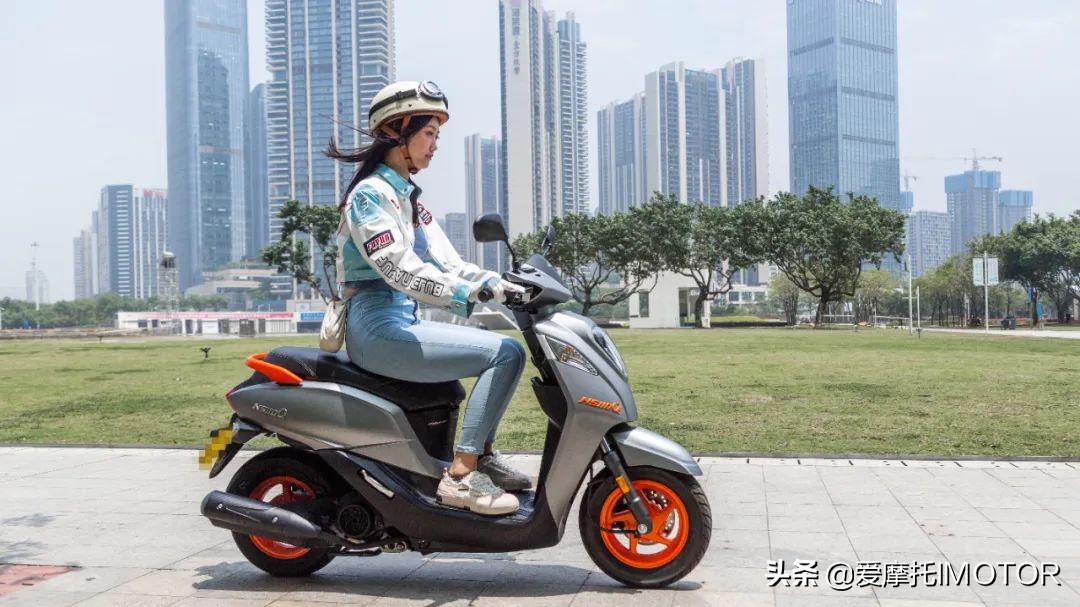 我还是个学生，但是我已经有车了