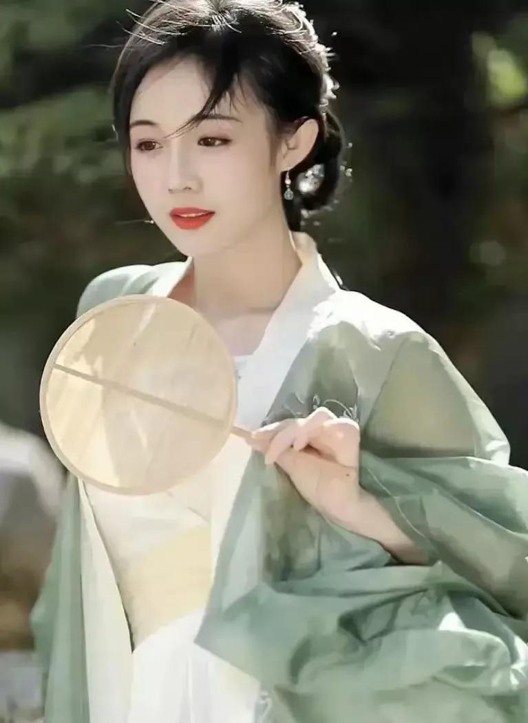 池塘花艳思倩影，缘香婉约忆梦情（原创/古风）