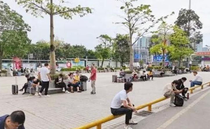 “三和大神”重启人生：那些住网吧、混日结的躺平者，已逆风翻盘