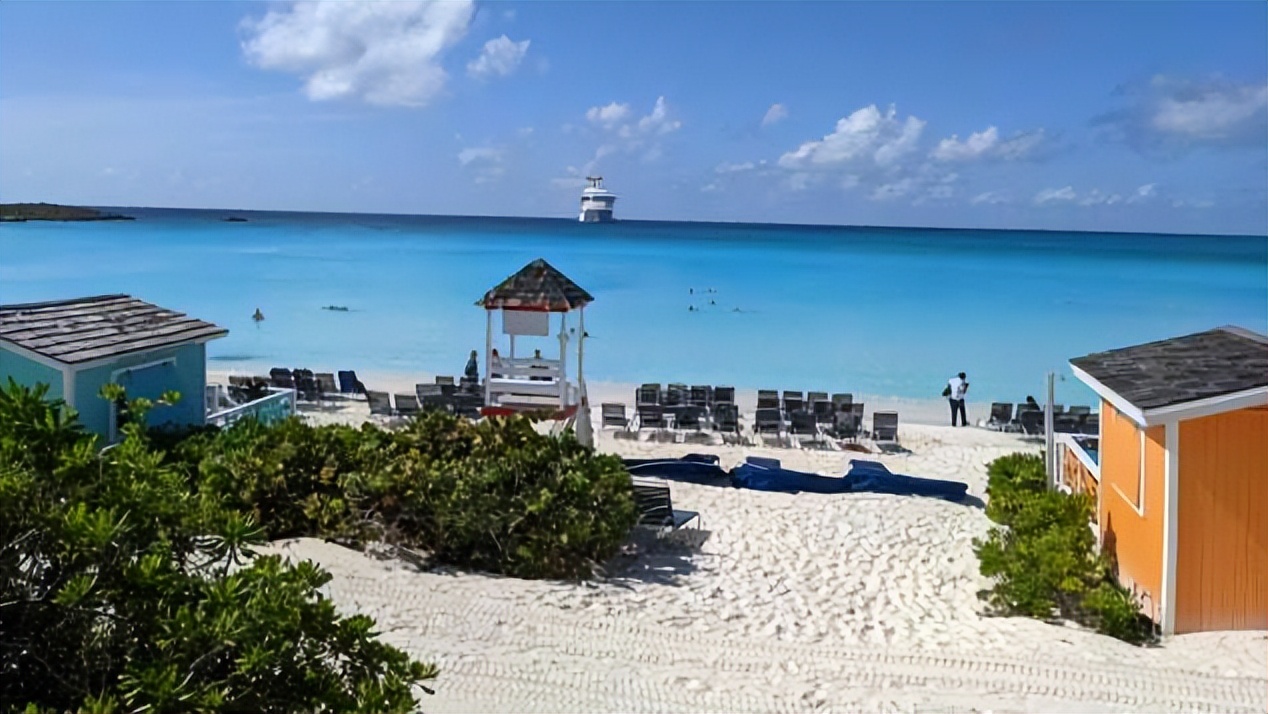 美国50岁夫妇辞职卖光家产，退休爽住游轮：比房贷便宜多了