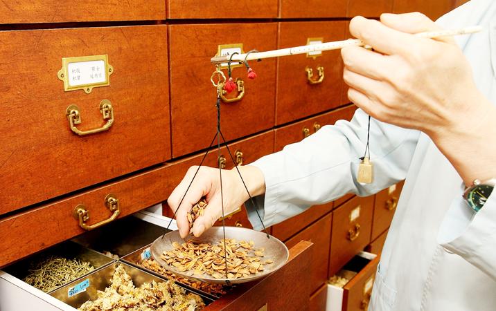 如何分辨自己是阴虚、阳虚还是阴阳两虚?中医教你2招辨别