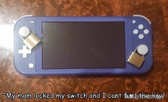 欢乐网图：手机带了但快没电了，又要用也没法充电，那才叫难受呢