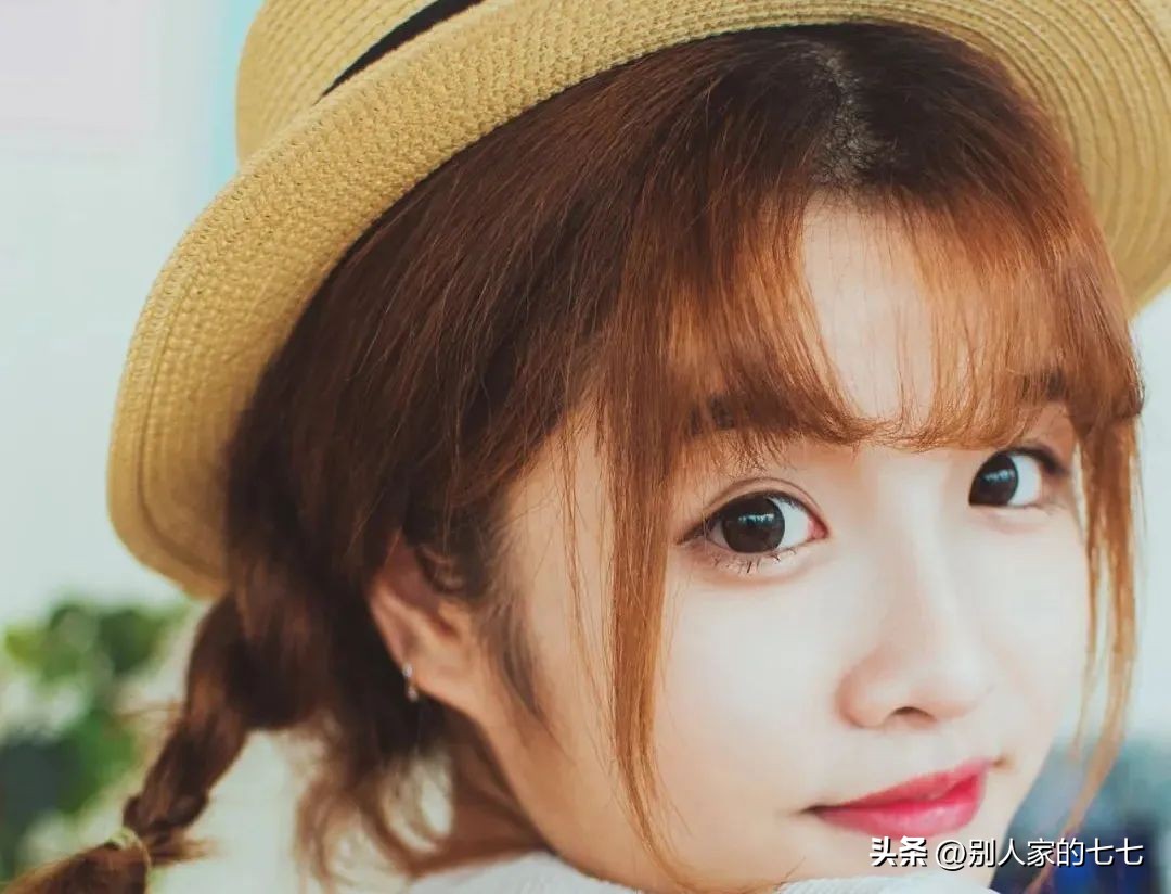 异性聊天女人对你动情了会做什么,异性间女人主动跟你说这3句话