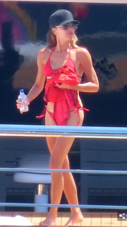 贝嫂承认与儿媳冷战不和,贝嫂跟婆婆闹翻事件视频