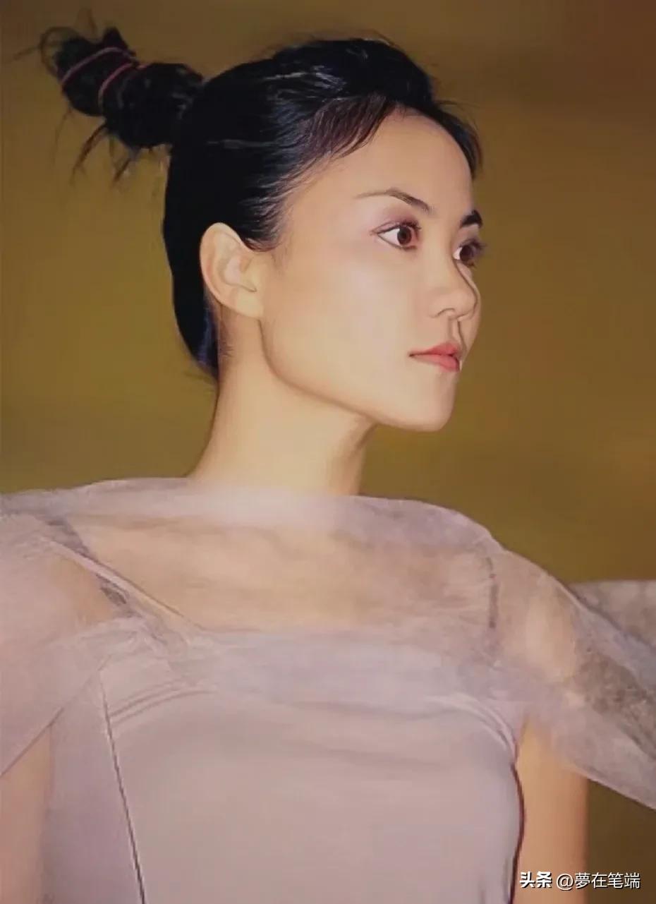 王菲和谢霆锋近日消息,王菲和谢霆锋被拍到在机场牵手