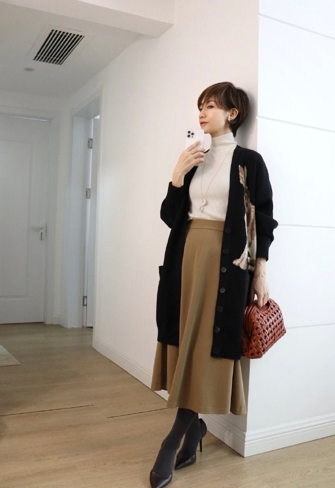 中年女性穿衣颜色搭配,中年女性适合什么样的穿衣风格