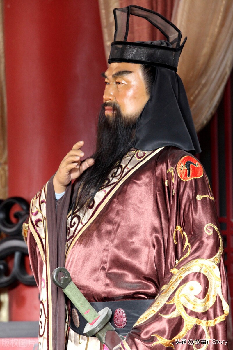 历史上评价曹操是奸臣还是枭雄,曹操在历史中真的是奸雄吗