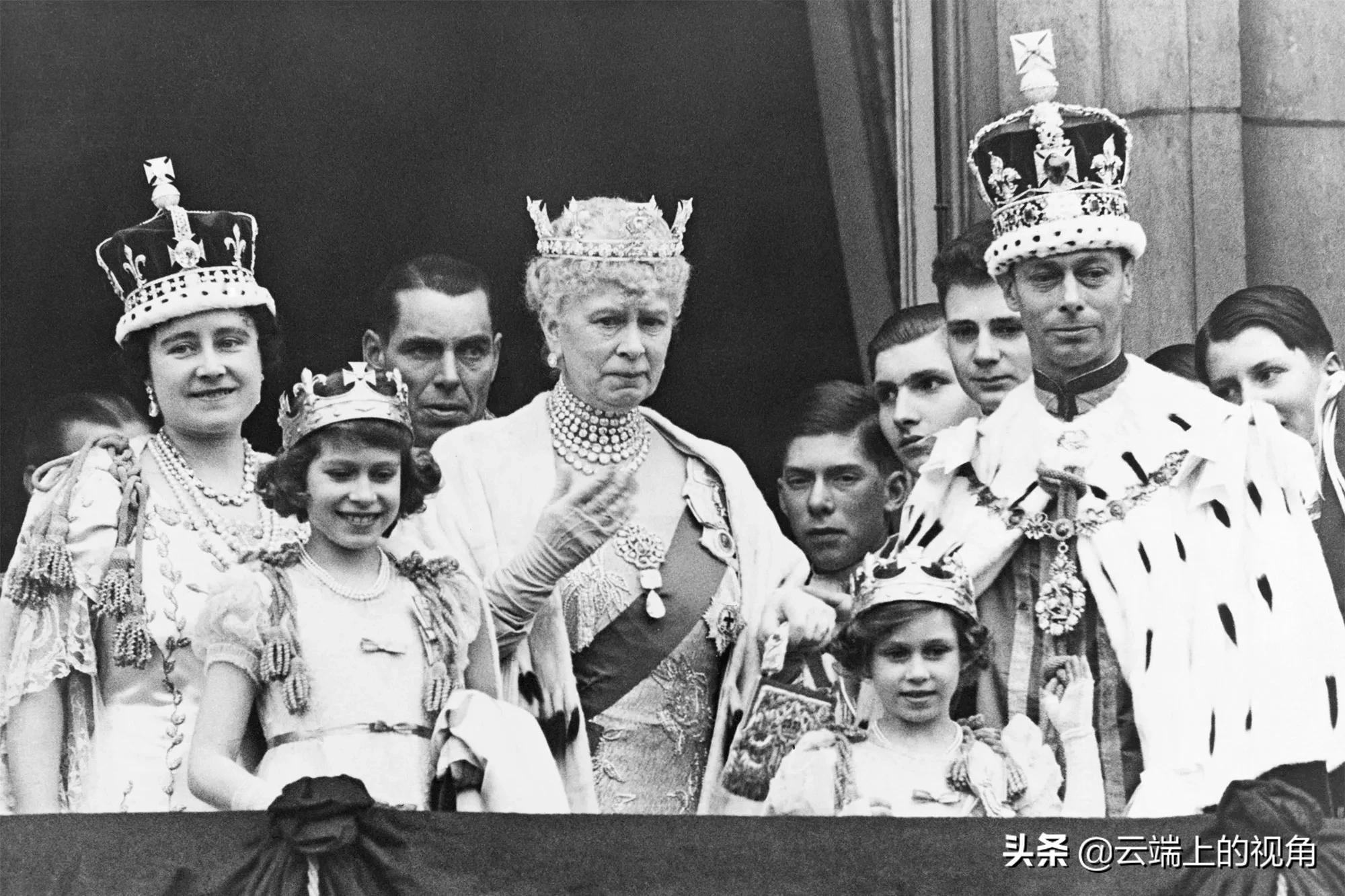 英国世代相传的登基皇冠只有一顶,王室如何做到男女通用的?