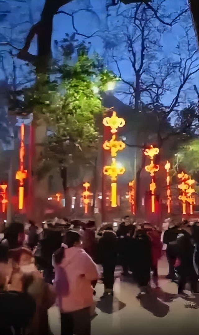 汕头小公园春节人山人海,2023年春节旅游人山人海