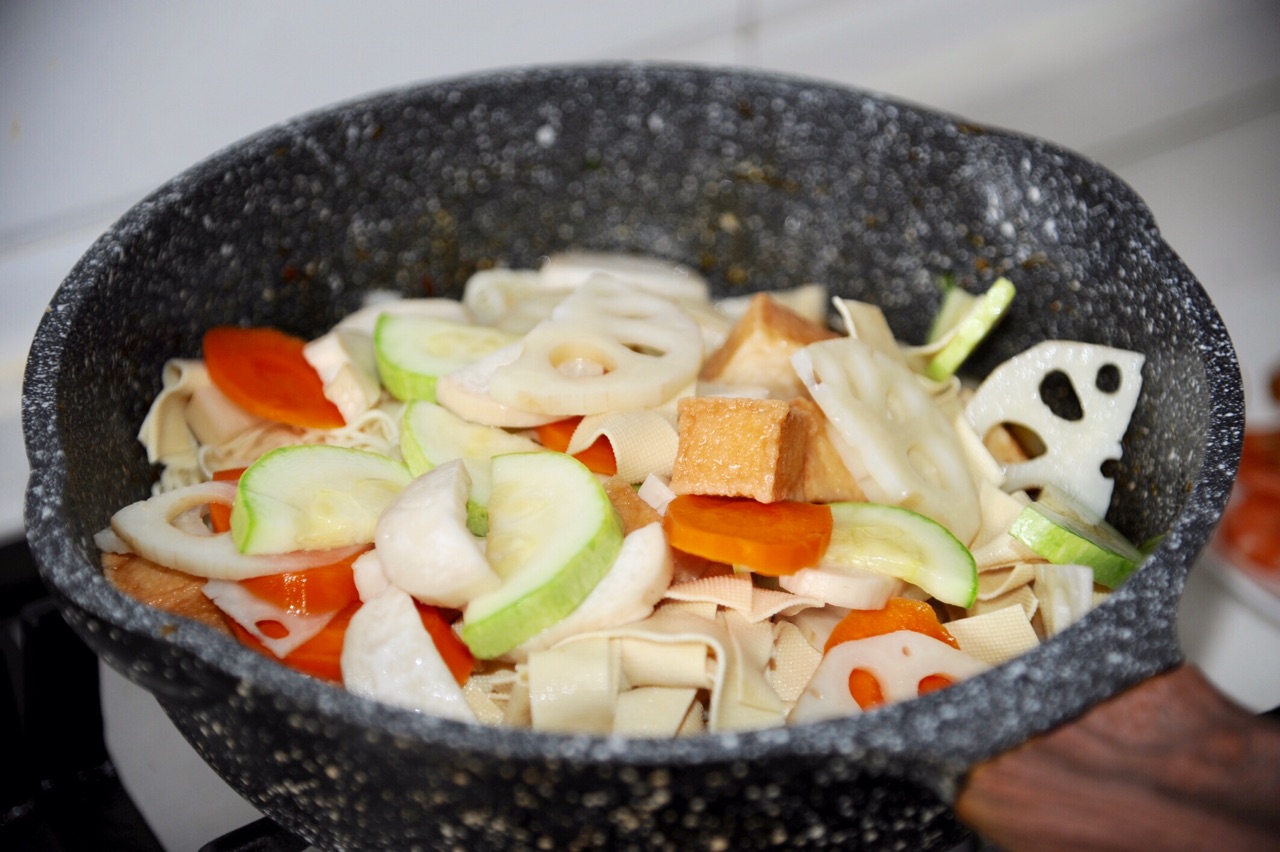 一块火锅底料怎么做麻辣烫,一块火锅底料怎么做冒菜