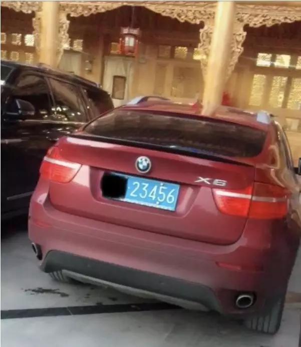 广东偶遇广西豪车,广东车主林肯领航员