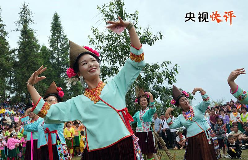央视快评丨在*党**的旗帜下团结成“一块坚硬的钢铁”