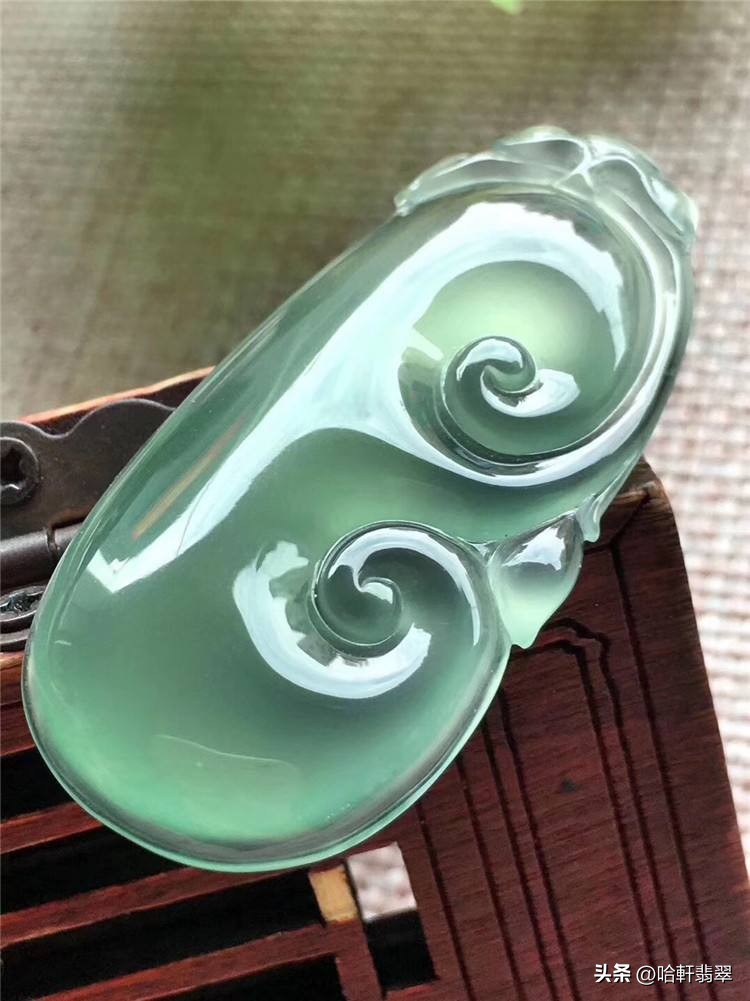 上2万元的油青种翡翠,人人都能买得起的珠宝
