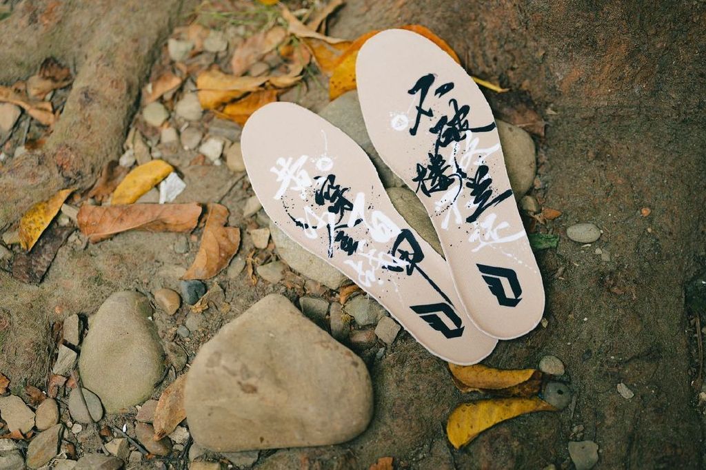 科比战靴阿迪,阿迪科比复刻版