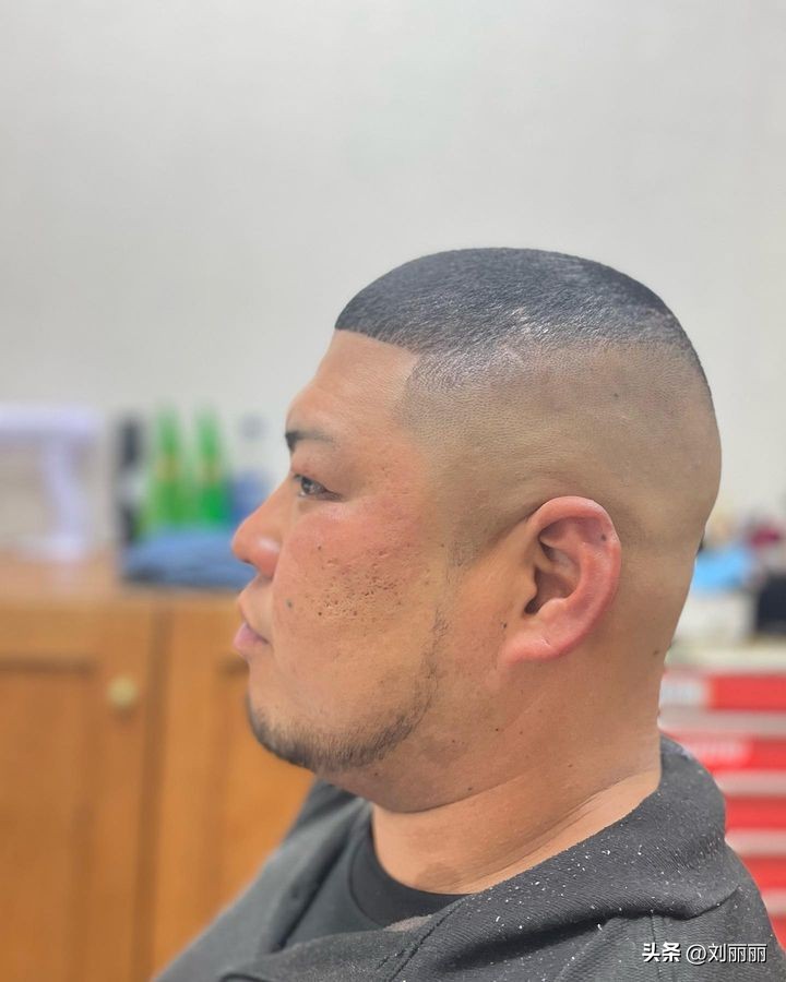 周围铲青男士发型,两边铲短发型男学生