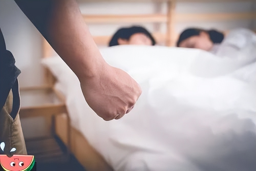 狗血！25岁新娘婚前出轨，拍大尺度*交性**视频，大冤种丈夫怒曝光！