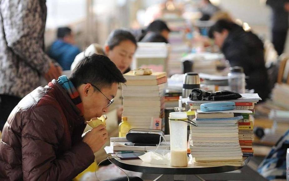 树立榜样人物、提升审美认知，对学生认知思维发展的促进作用