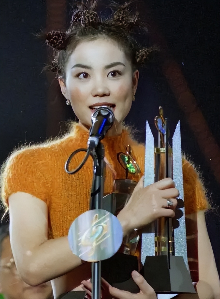 王菲是如何和窦唯走在一起的,王菲和窦唯现在的情史