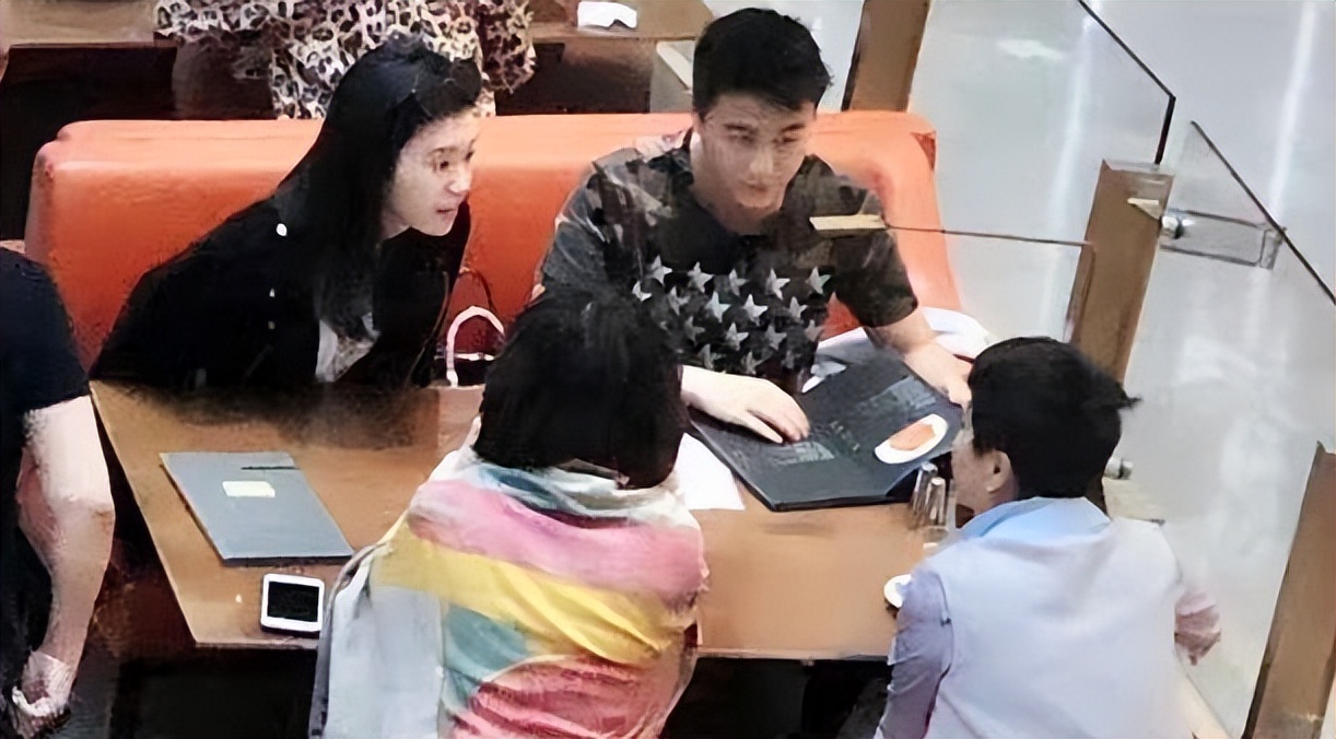 何猷君豪门之争,任正非的女儿姚安娜和何猷君