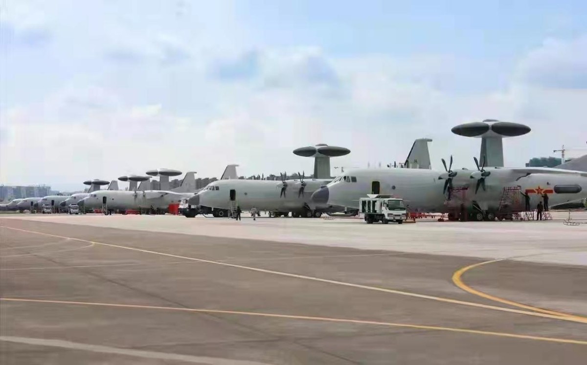 美国预警机歼20,美军现在有短板吗