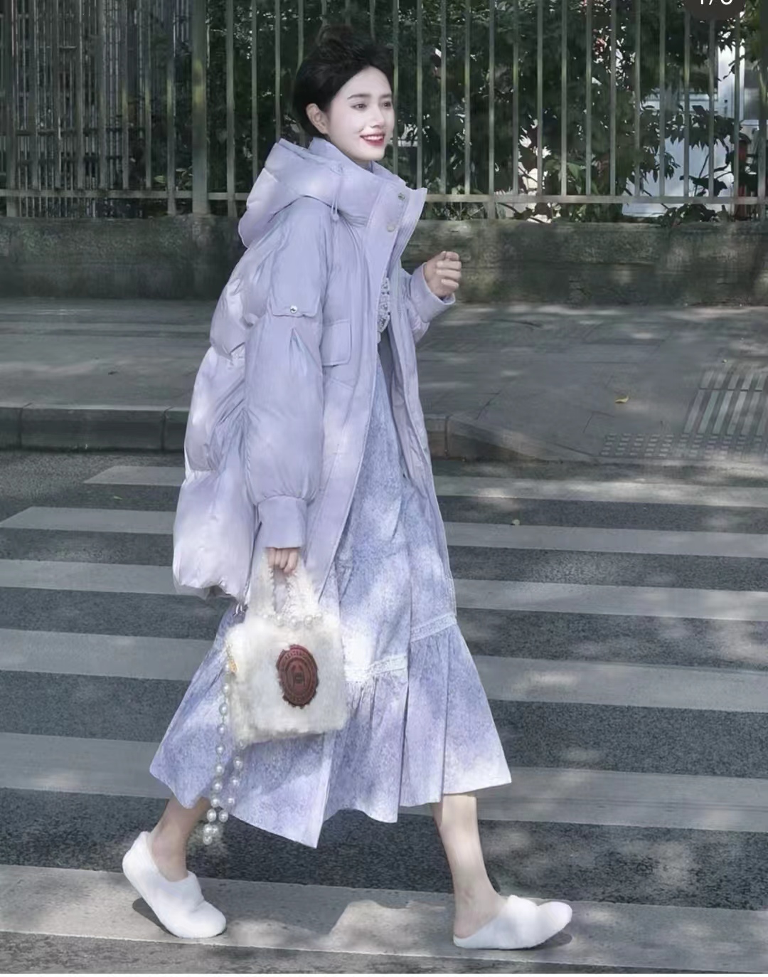 冬季穿什么颜色的羽绒服最百搭,流行的冬季羽绒服颜色搭配