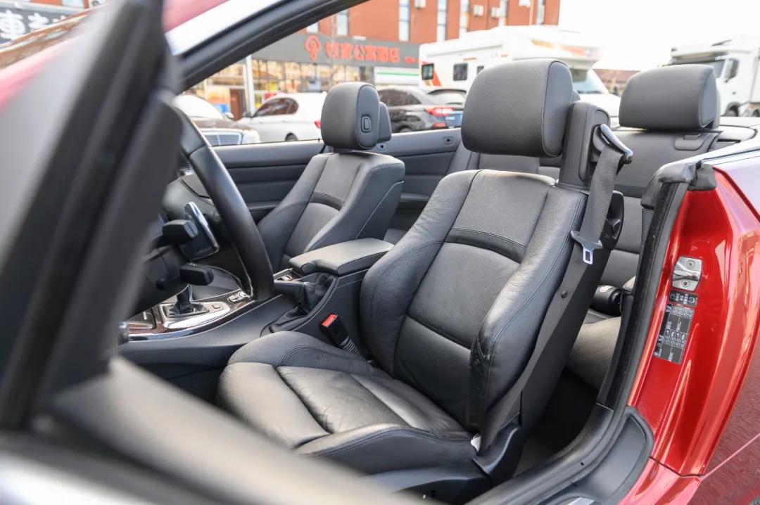 宝马335i硬顶敞篷落地多少,宝马335i二手还值得买吗