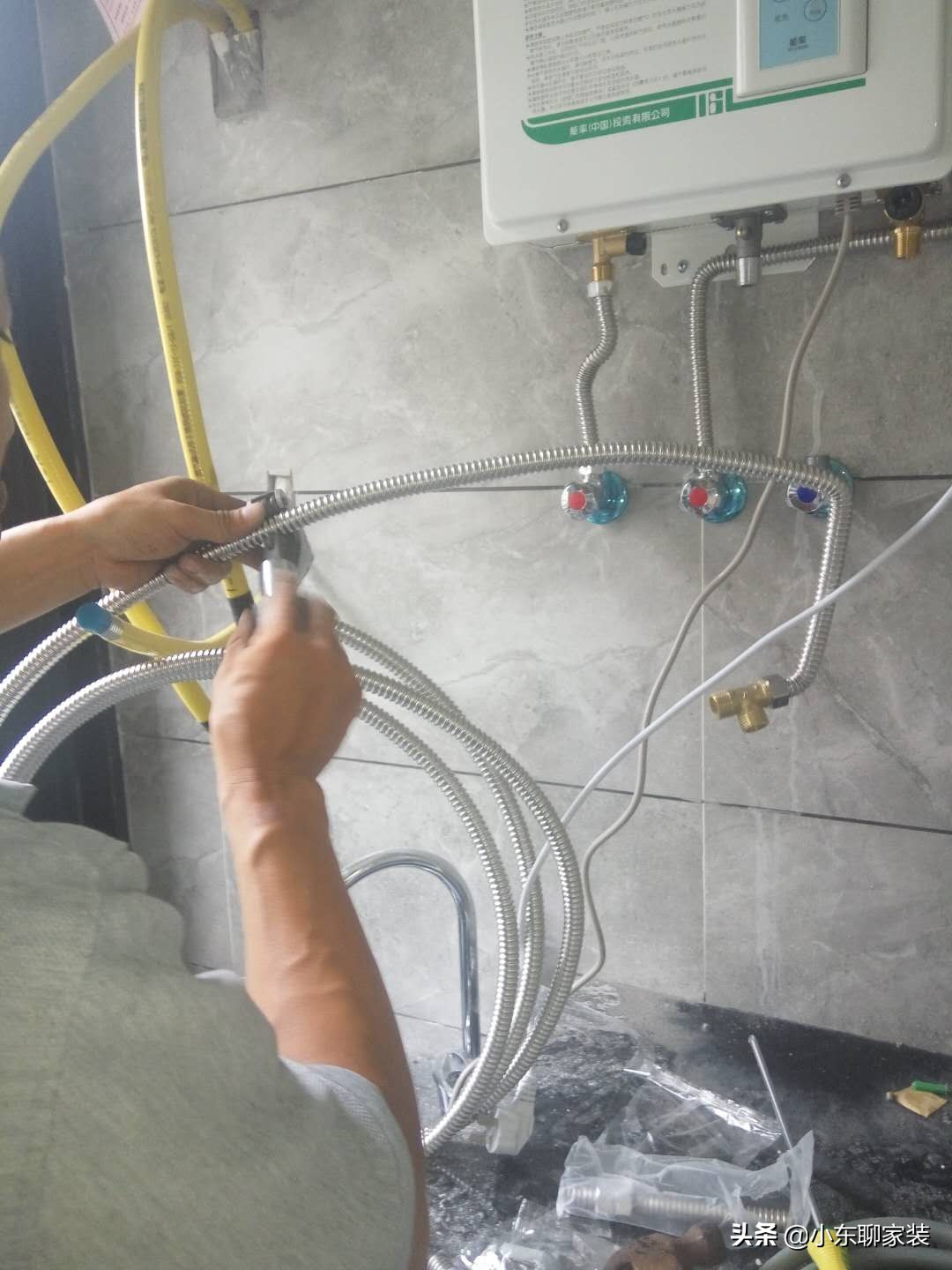 电热水器和燃气热水器哪个更合适,电热水器与燃气热水器哪个好用