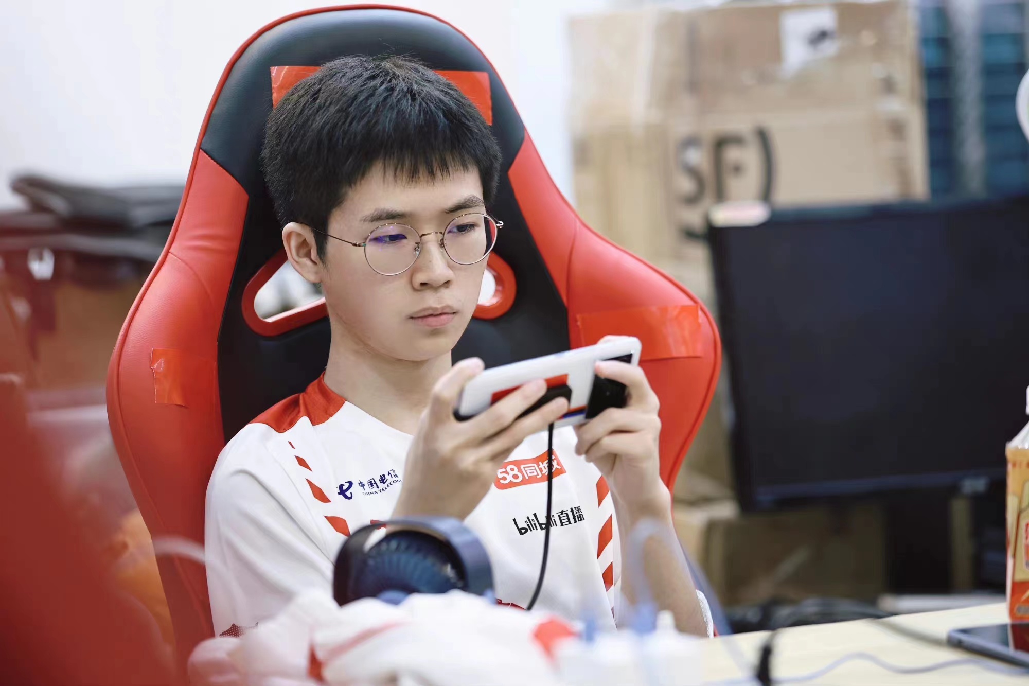 ag惨败ttg后，久诚又开始直播了，ag官博特意暗示笑影重回首发