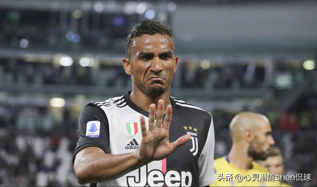 足坛悲喜夜,英超悲喜之夜曼城3-2