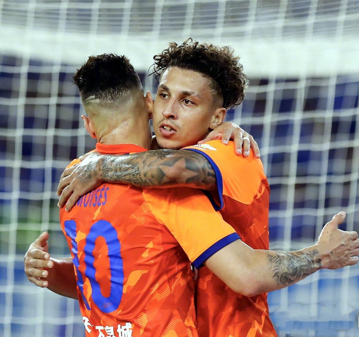 中超积分榜：海港第一靠裁判，两队不败有区别，泰山第六三镇第八