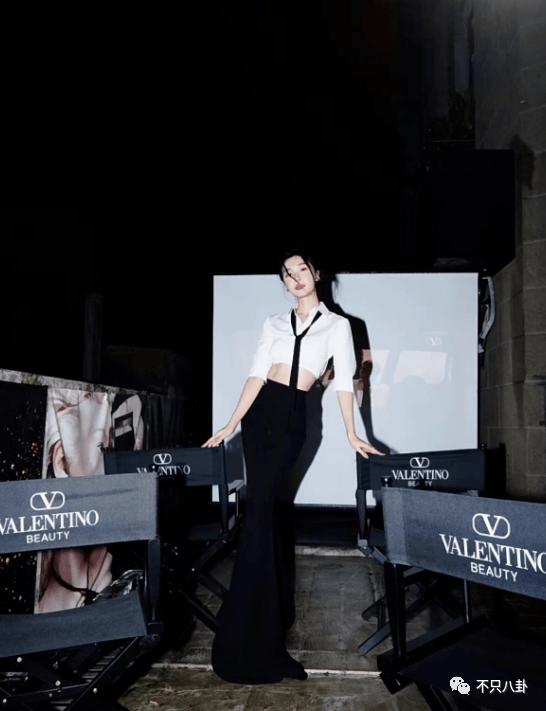 顶级网红逐梦娱乐圈，结果她被骂颜值太普通？