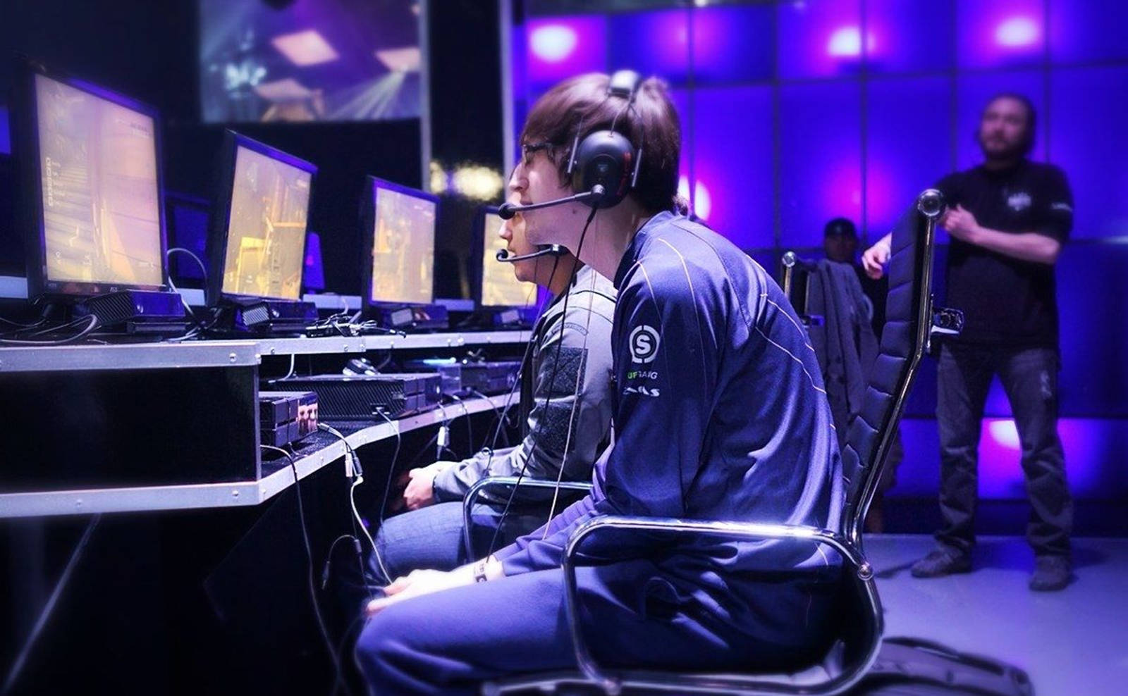 追求画质显示器怎么选,hkc猎鹰vg245m