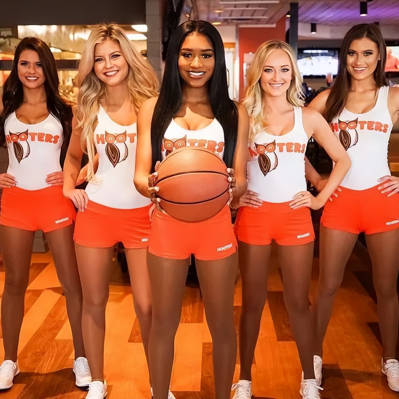 靠“擦边”年入60亿！它比椰树更大胆，为何还没翻车？