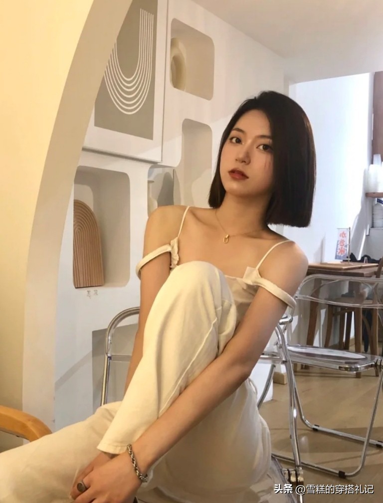 今年最火减龄易打理发型,现在女生流行一刀切短发型