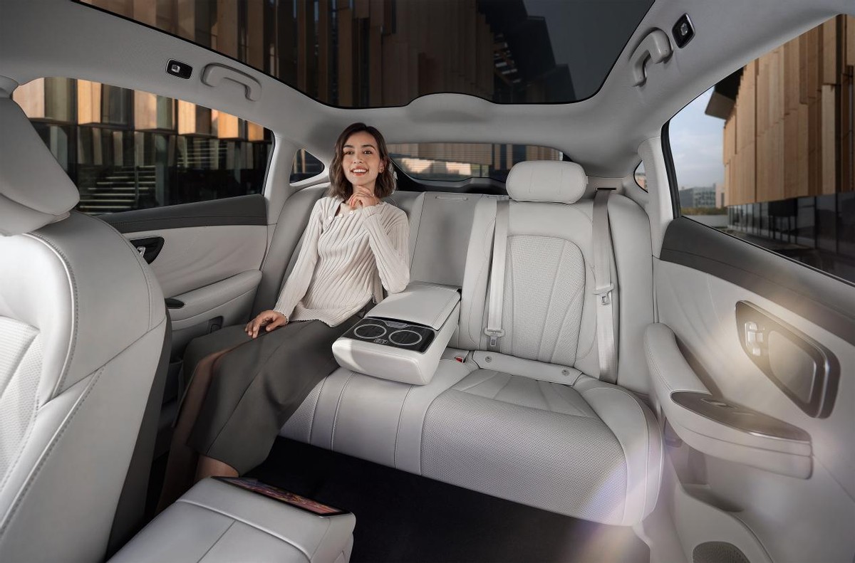 座座皆豪华，电动轿车飞凡F7正式上市，打造越级舒适体验