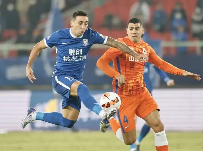 吴兴涵头槌破门泰山1-0领先,吴兴涵助攻梅西破门