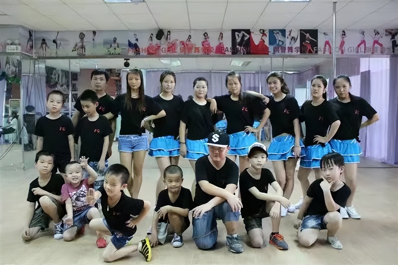 我，与学妹一起来深圳打工，修电器，送报纸，开舞蹈学习班