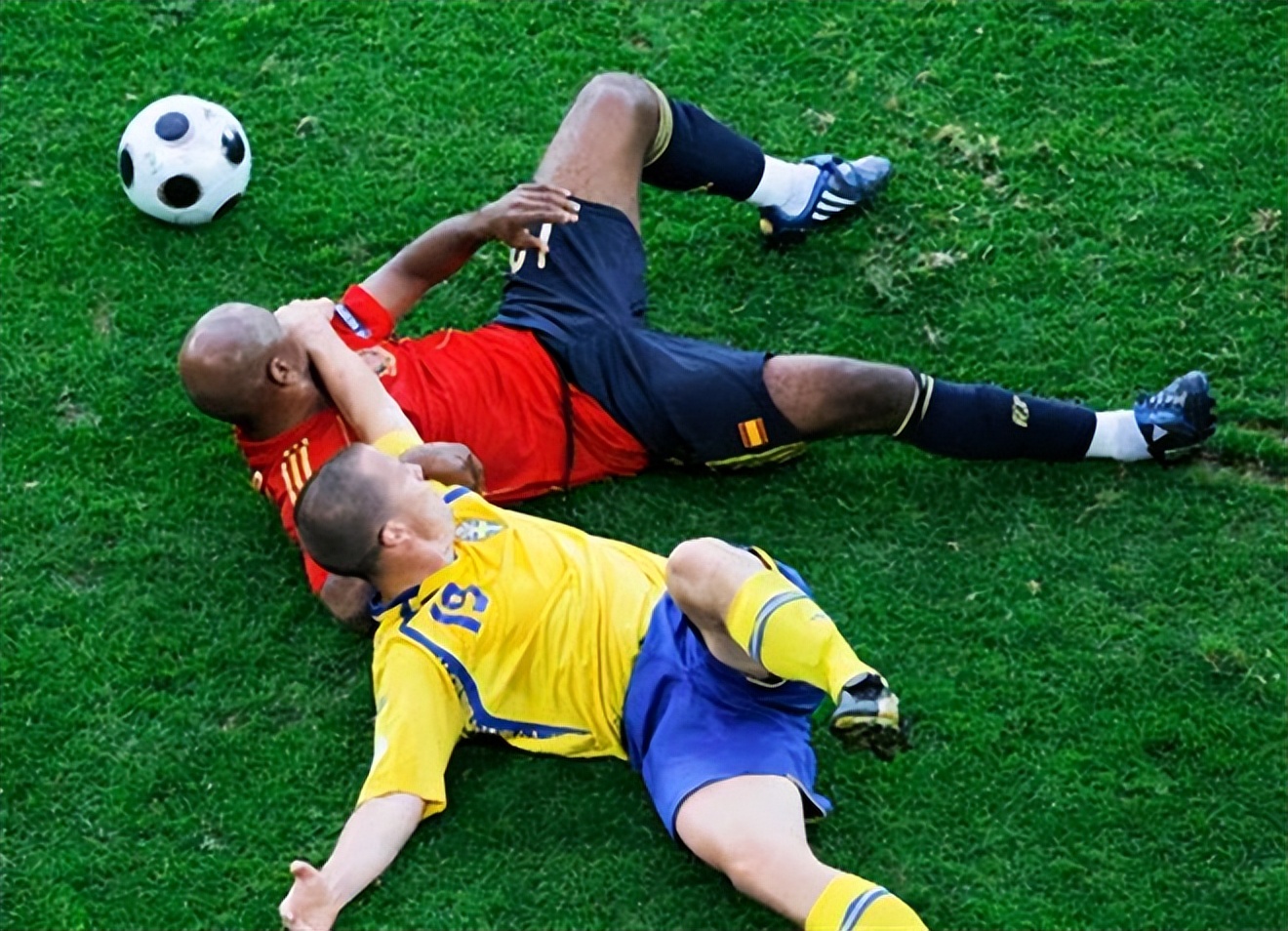 26岁还是巴西无名小卒，30岁却成西班牙主力，悍将被转会顾问拯救