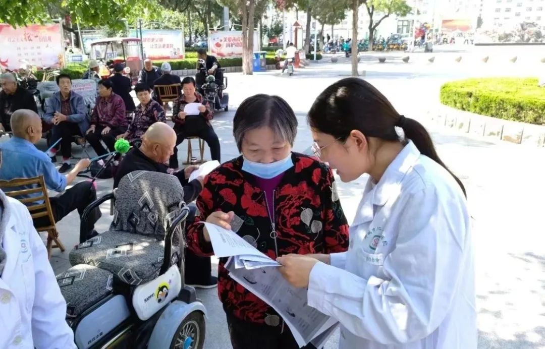 【新时代文明实践】耳鼻咽喉科护理团队开展“过敏性鼻炎”预防科普宣传活动